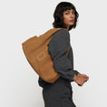 Afbeelding laden in Galerijviewer, suede shoulder bag
