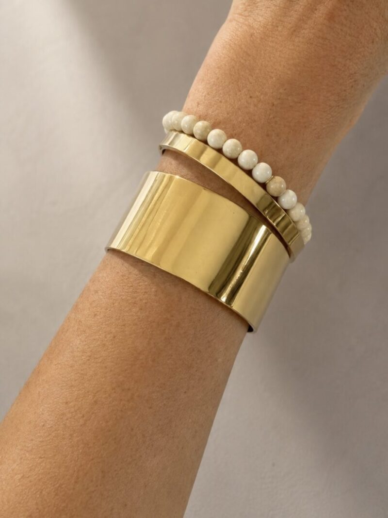 Armbandje met gemstone balletjes / off-white