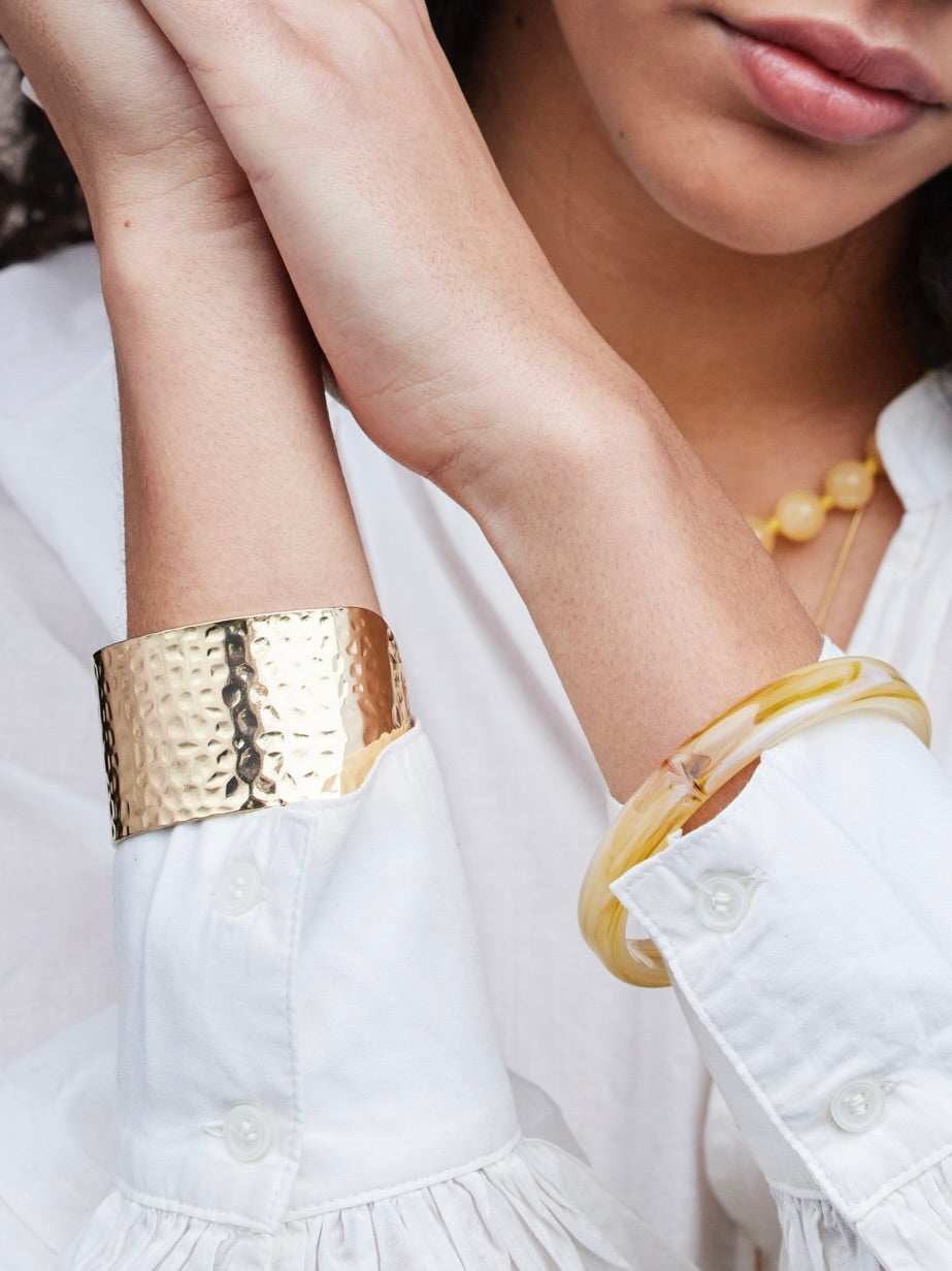 Brede gehamerde bangle II