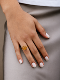 Load image into Gallery viewer, Ring met gemstone in strakke zetting (1cm) / honey
