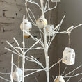 Load image into Gallery viewer, Kerstbal-huisje SPARKLE | Cotton Maché
