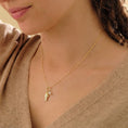 Afbeelding laden in Galerijviewer, Instinct Fish Moonstone Necklace GP
