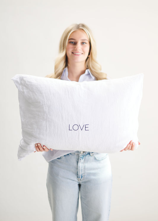 LOFT ICONICS | Cushion LOVE White