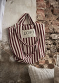 Afbeelding laden in Galerijviewer, The Stripe Bag Bordeaux

