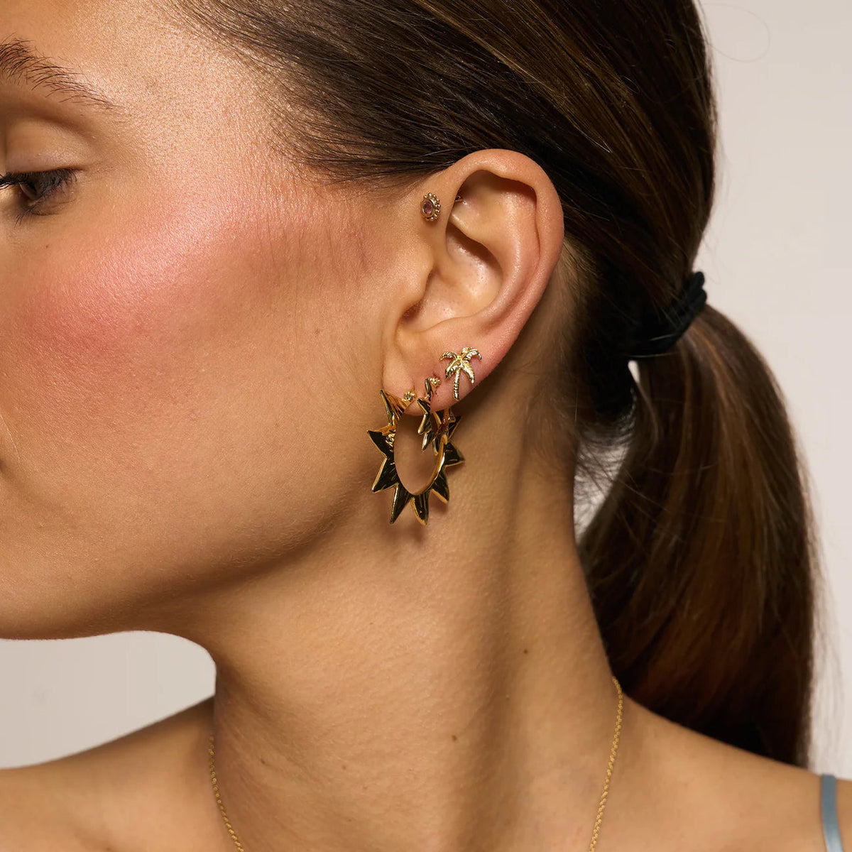 Large Soleil Hoop Earrings goud