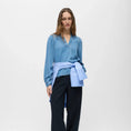 Load image into Gallery viewer, OBJFRAME V-NECK RE DENIM TOP DIV

