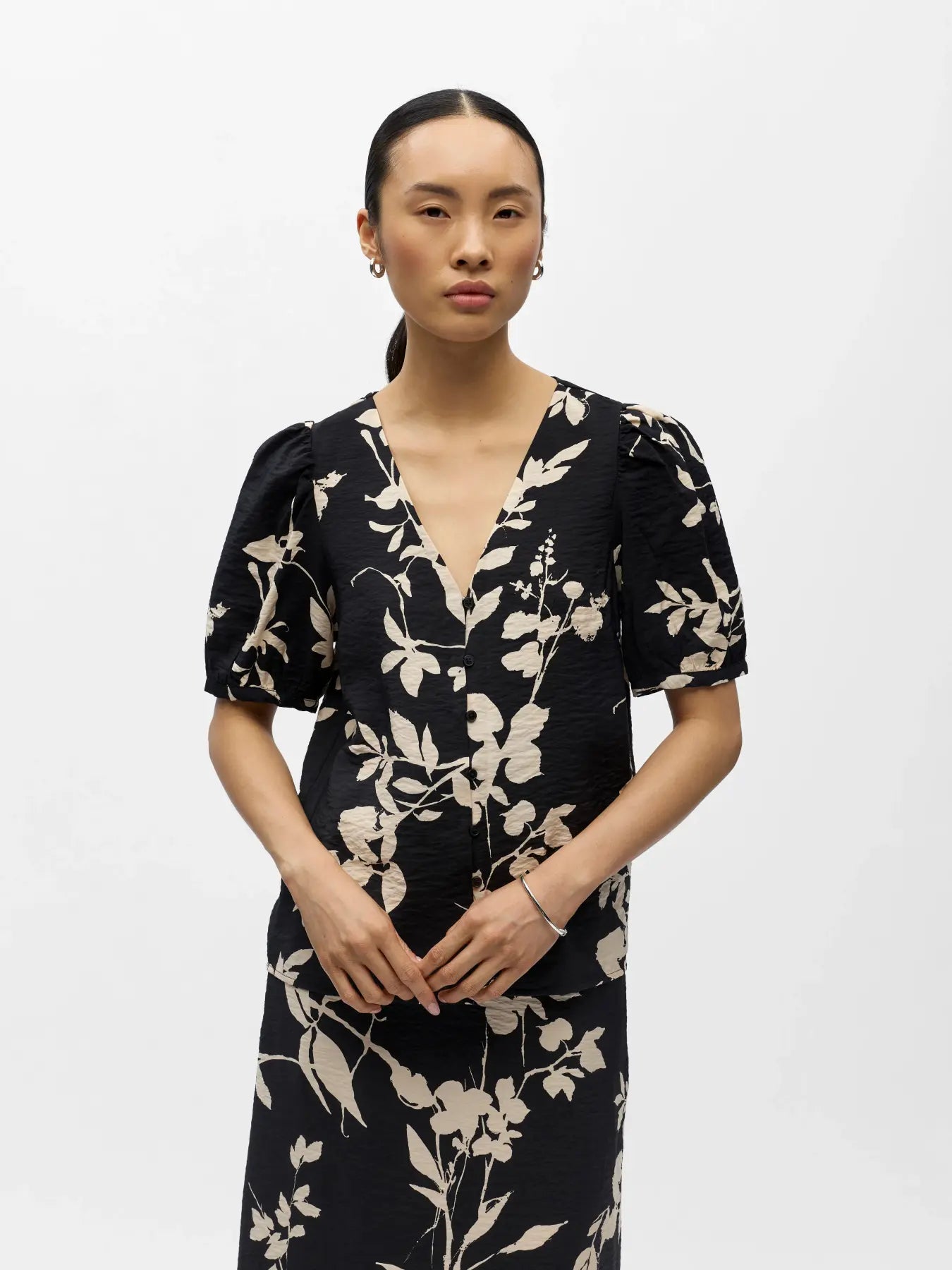 OBJJACIRA S/S V-NECK TOP NOOS