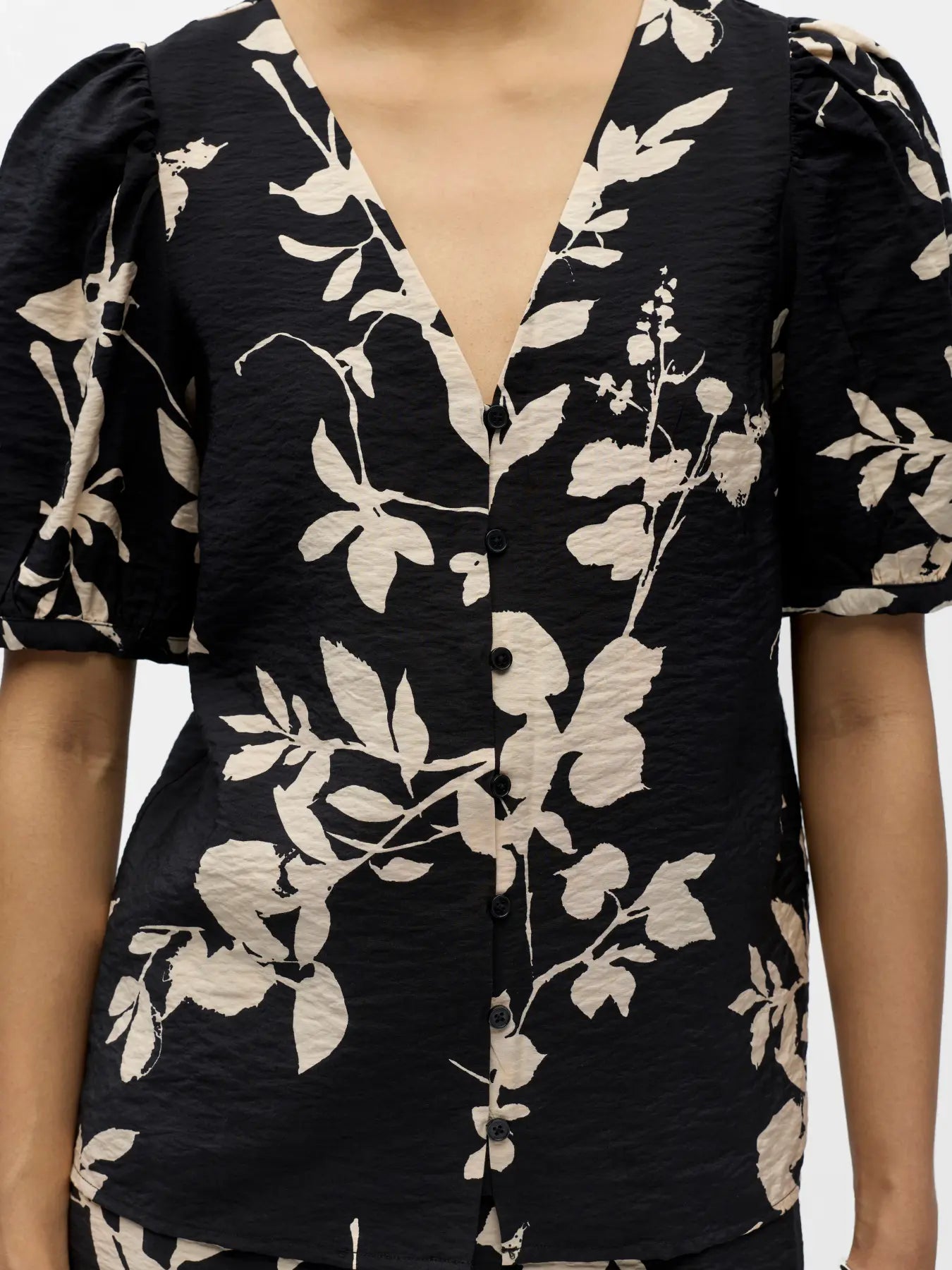OBJJACIRA S/S V-NECK TOP NOOS