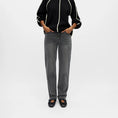 Load image into Gallery viewer, OBJSAVA ELLEN MW STRAIGHT TWL JEANS NOOS
