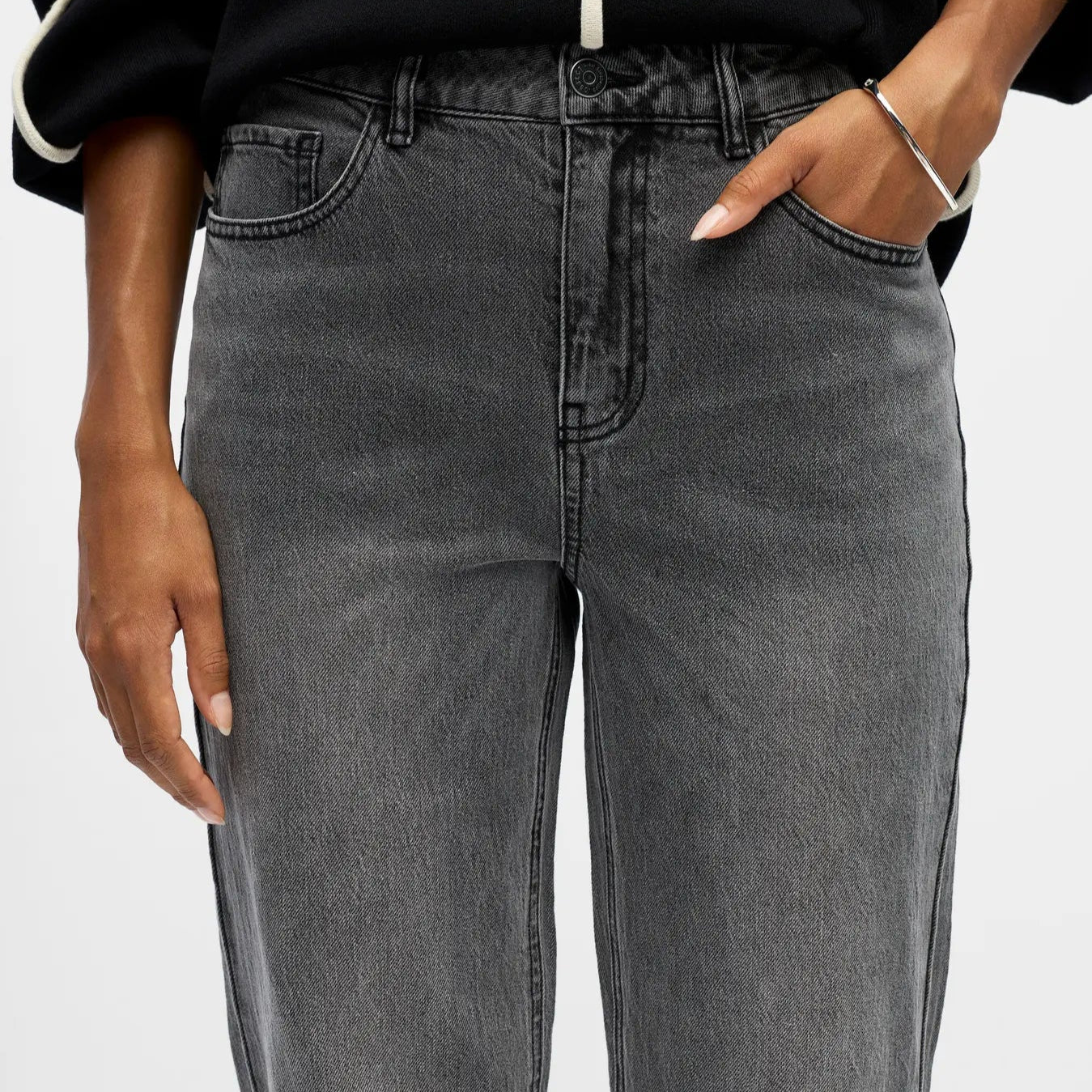 OBJSAVA ELLEN MW STRAIGHT BLK JEANS NOOS