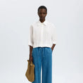 Afbeelding laden in Galerijviewer, SLFCLEO REGULAR 3/4 CROPPED SHIRT B
