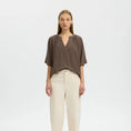 Afbeelding laden in Galerijviewer, SLWVIVA 2/4 V-NECK LINEN BLEND TOP NOOS

