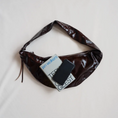 Afbeelding laden in Galerijviewer, Banana Bag XL PATENT | Nona Handbags
