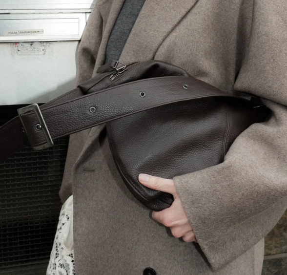 Buckle Banana XL | Nona Handbags