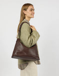 Afbeelding laden in Galerijviewer, Sienna Chocolate Soft Grain Leather
