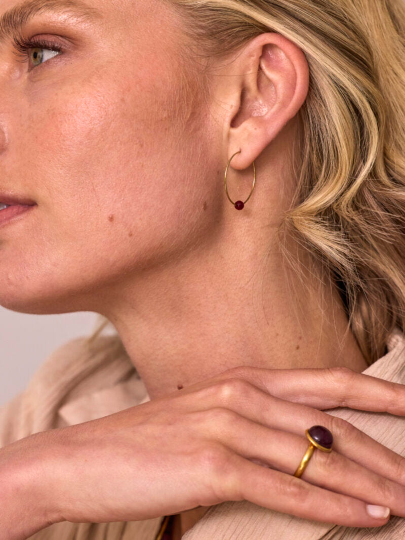 Vergulde creolen met gemstone / aubergine