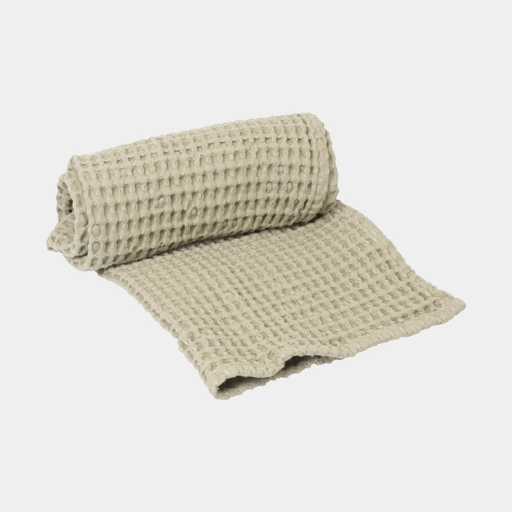 Handdoek Organic light celedon van biologisch katoen, 50 x 100 cm - Ferm Living
