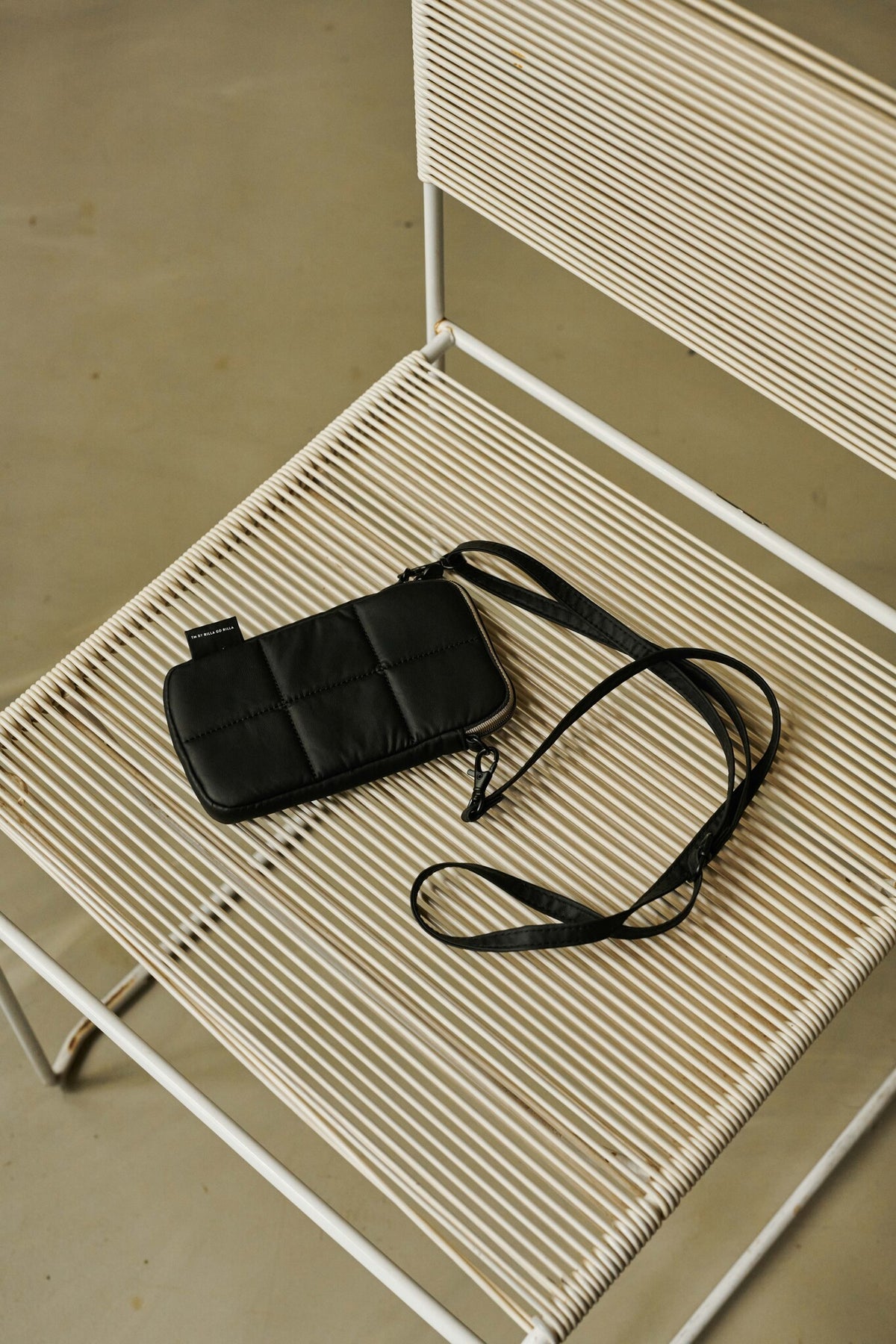 Luce Puffy phone pouch
