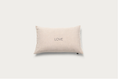 Load image into Gallery viewer, Kussenhoes Zand LOVE Zwart

