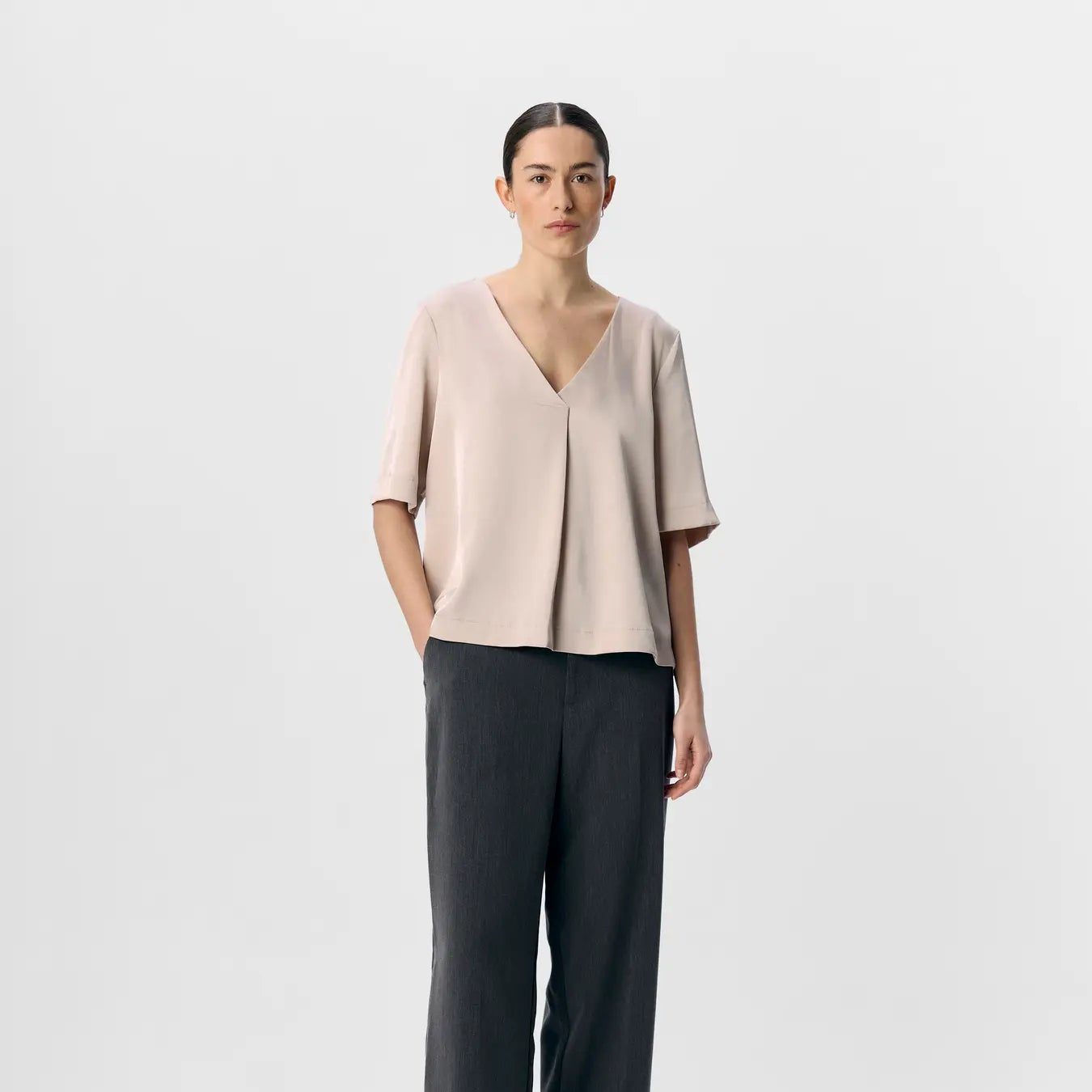 OBJCHILLI 2/4 LO V-NECK TOP DIV