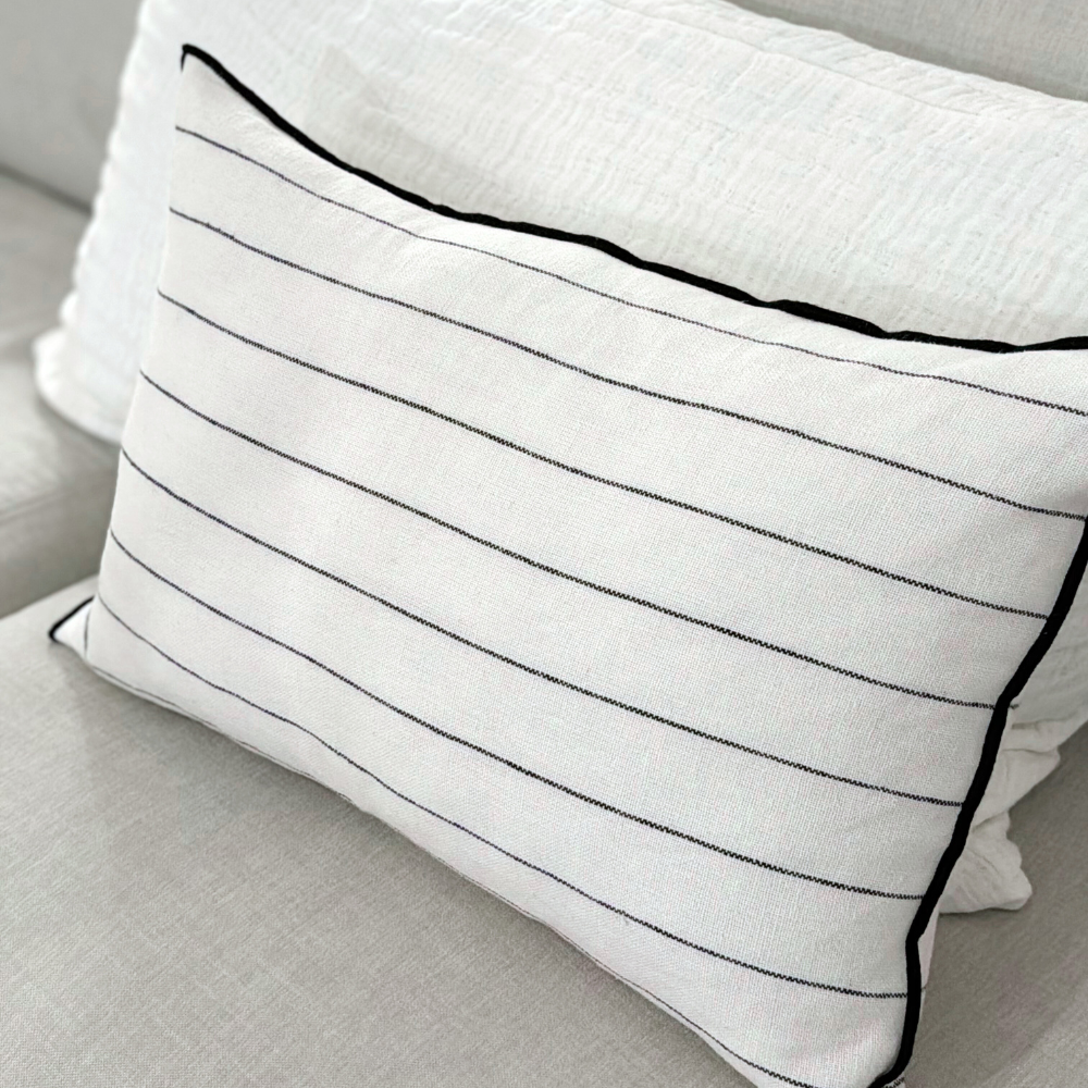 Calvi kussen gestreept off-white