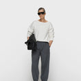 Afbeelding laden in Galerijviewer, petite statement sweater
