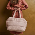 Afbeelding laden in Galerijviewer, Camill Big Puffy Weekend Bag
