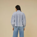 Afbeelding laden in Galerijviewer, sarah short pin stripe blouse
