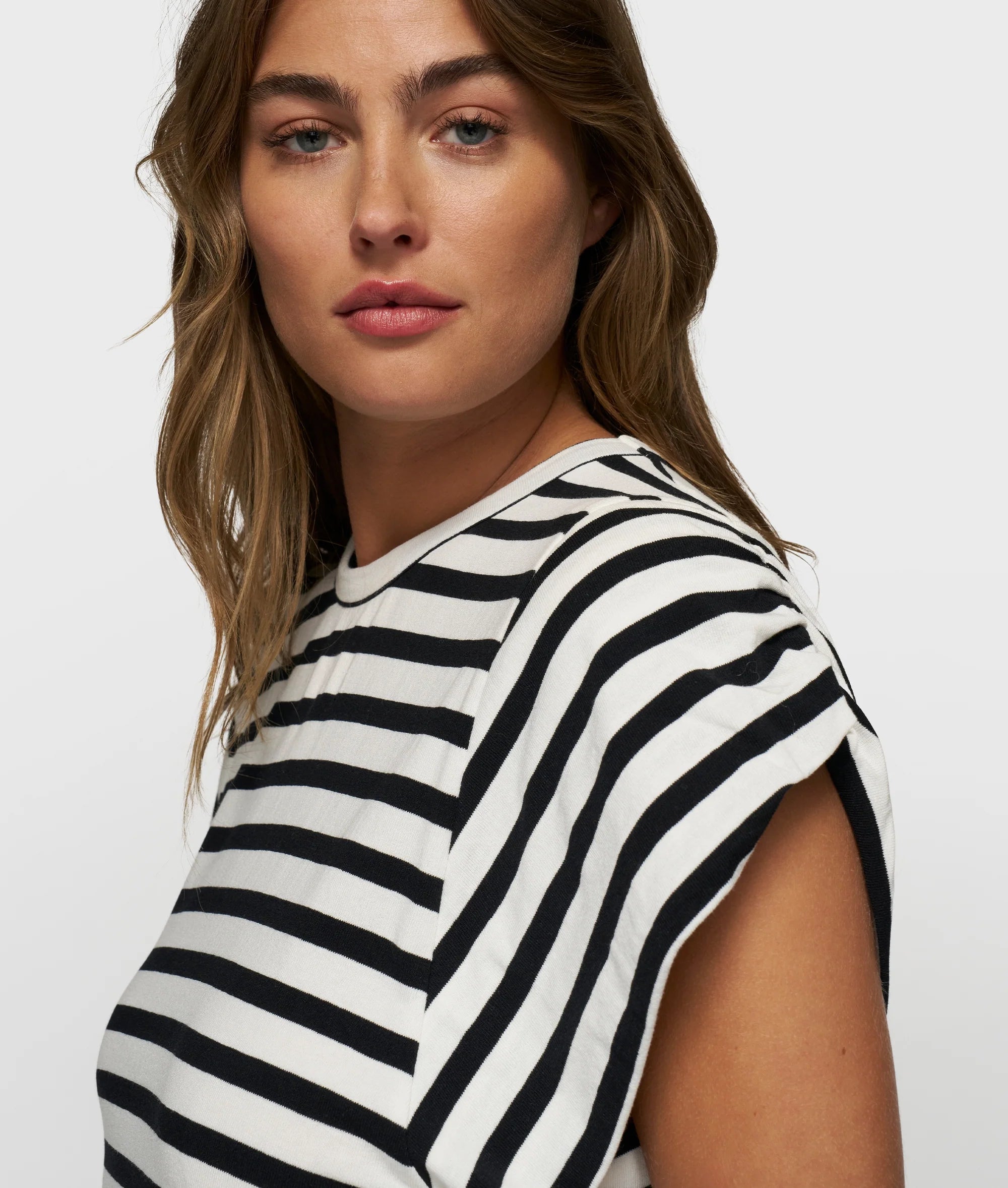 strong shoulder tee modal stripes