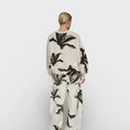 Load image into Gallery viewer, sweater flower
