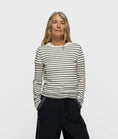 Afbeelding laden in Galerijviewer, fine knit sweater stripes
