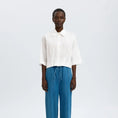 Afbeelding laden in Galerijviewer, SLFCLEO REGULAR 3/4 CROPPED SHIRT B
